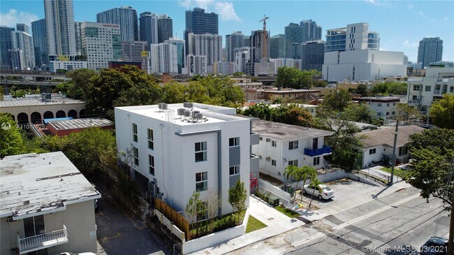 Building Photo - 519 SW 5th Ave