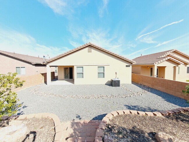 Building Photo - Cute 3 bed 2 bath home