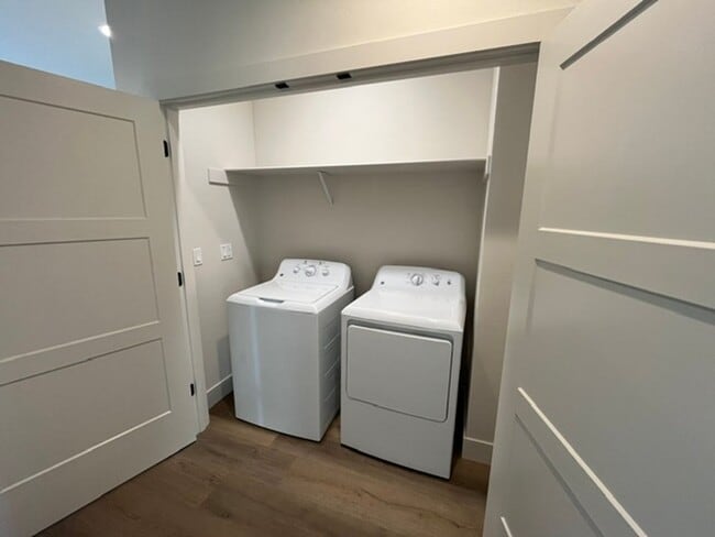 Building Photo - Gorgeous BRAND NEW Modern 2-bd/2-bath Condo in Redmond, OR!