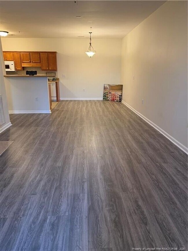 Building Photo - Spacious 2 bedroom available now!