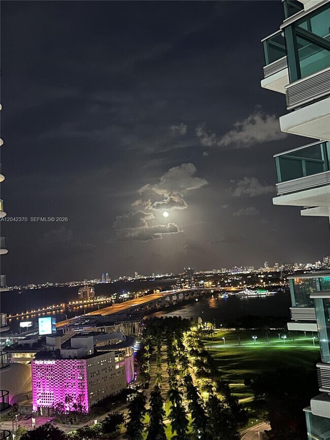 Building Photo - 900 Biscayne Blvd