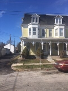 Building Photo - Large 2nd Floor, 4 Bedroom Apartment in York City Near Farquhar Park