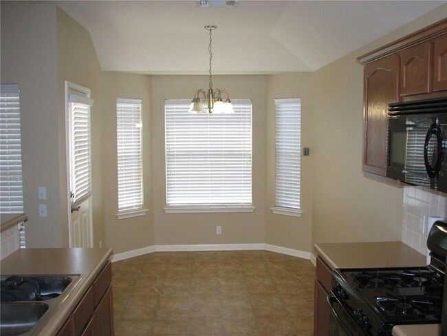 Building Photo - 123 Bayliss St