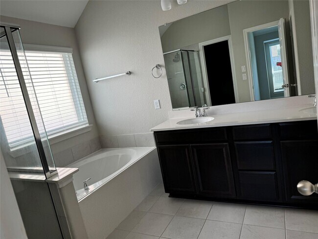 Building Photo - 24515 Bludana Ln