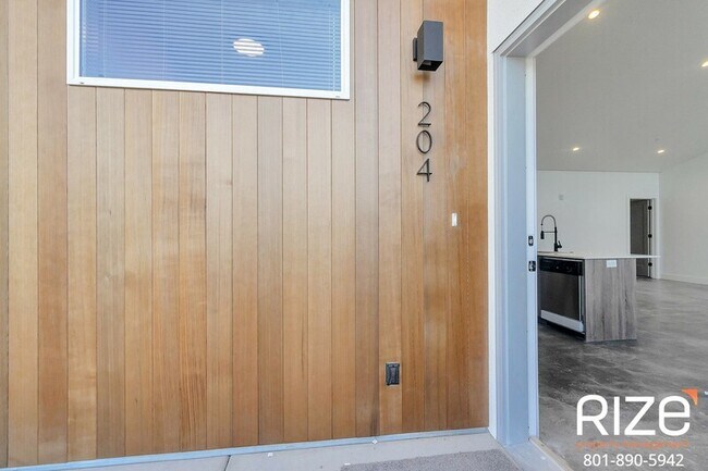 Building Photo - 3359 S 900 E