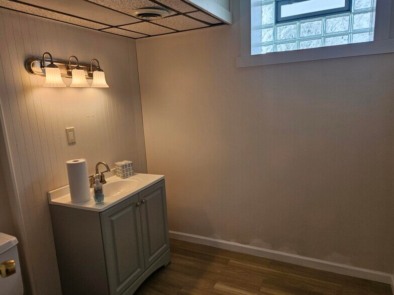 Building Photo - 19 W Water St