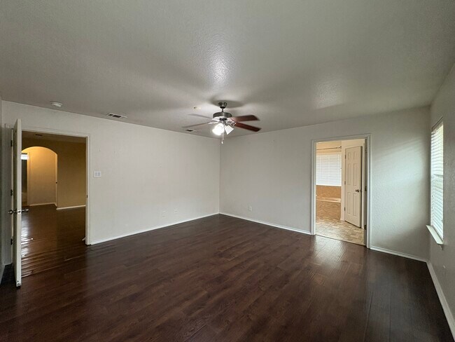 Building Photo - 2404 Griffin Dr