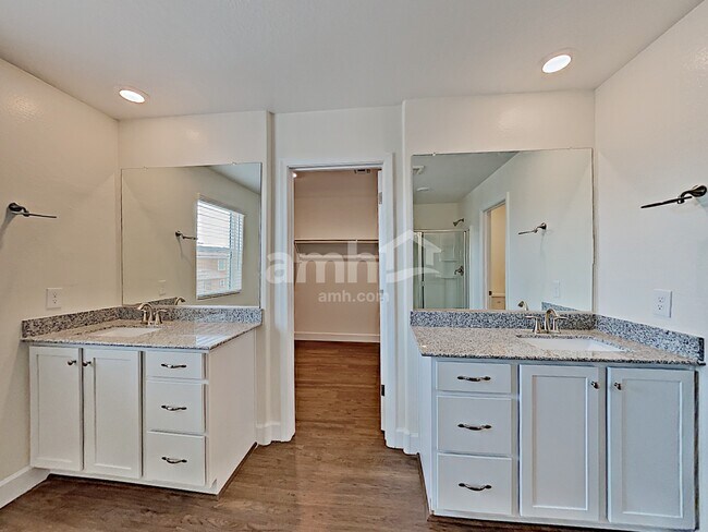 Building Photo - 5968 W Columbine Dr