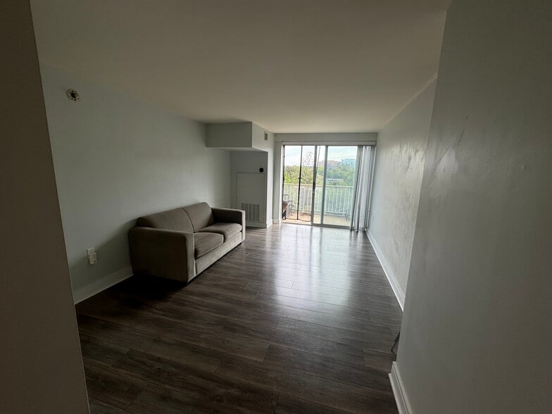 Living room - 800 4th St SW