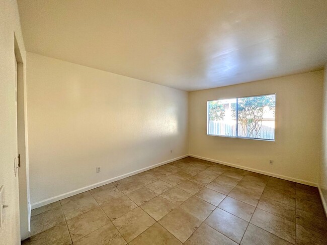 Building Photo - Great Condo in Santee! Private yard and de...