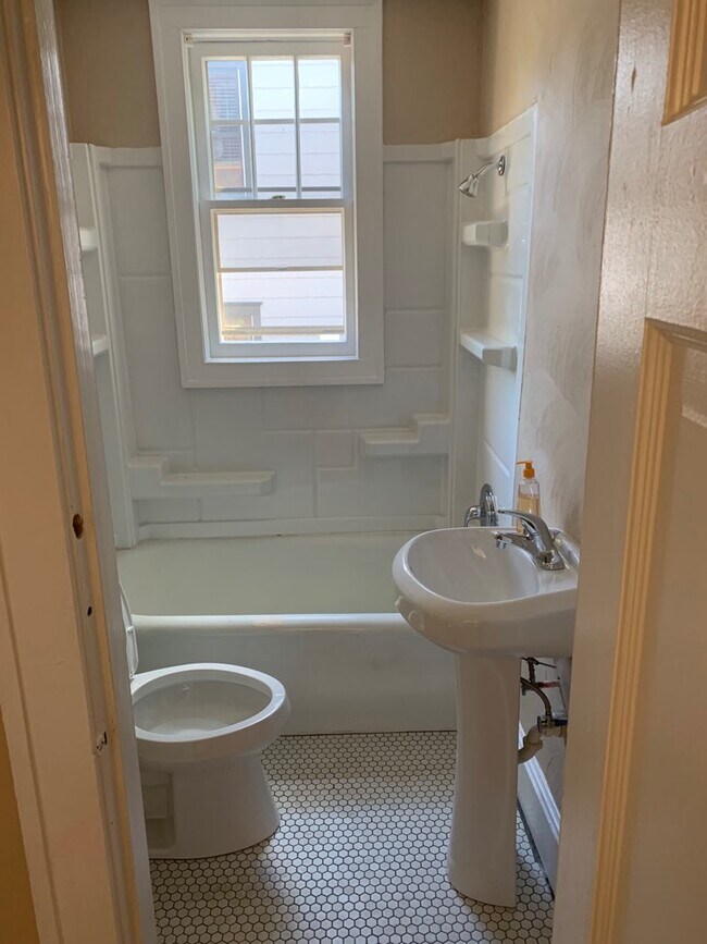 Bathroom - 1522 Franklin Rd SW