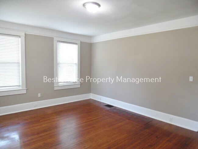 Building Photo - 517 Creswell Ave