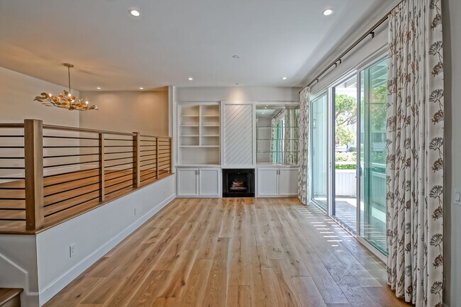 Building Photo - 14 Aries Ct