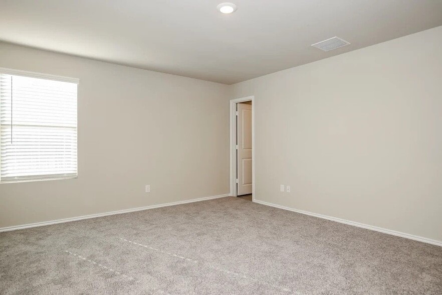 Building Photo - 5735 Leon Pl