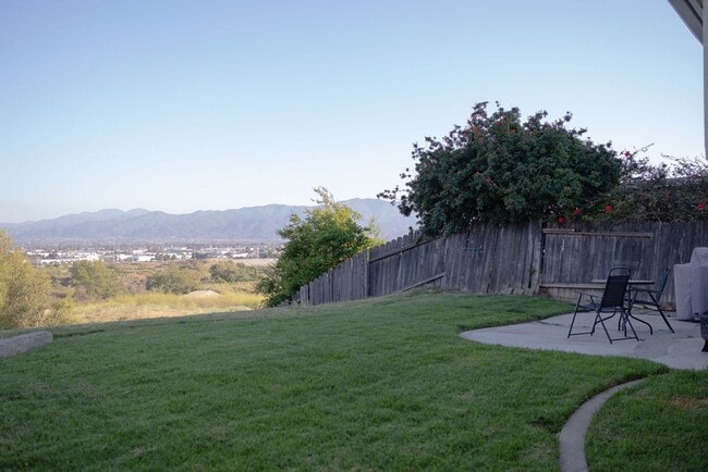 Building Photo - Gorgeous 3 Bedroom 3 Bathroom Corona Home ...