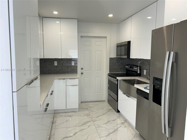 Building Photo - 6501 SW 34th St