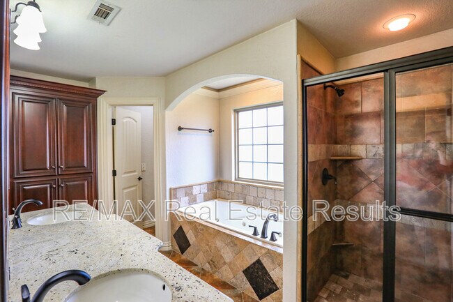 Building Photo - 3505 SW Cranbrook Ave