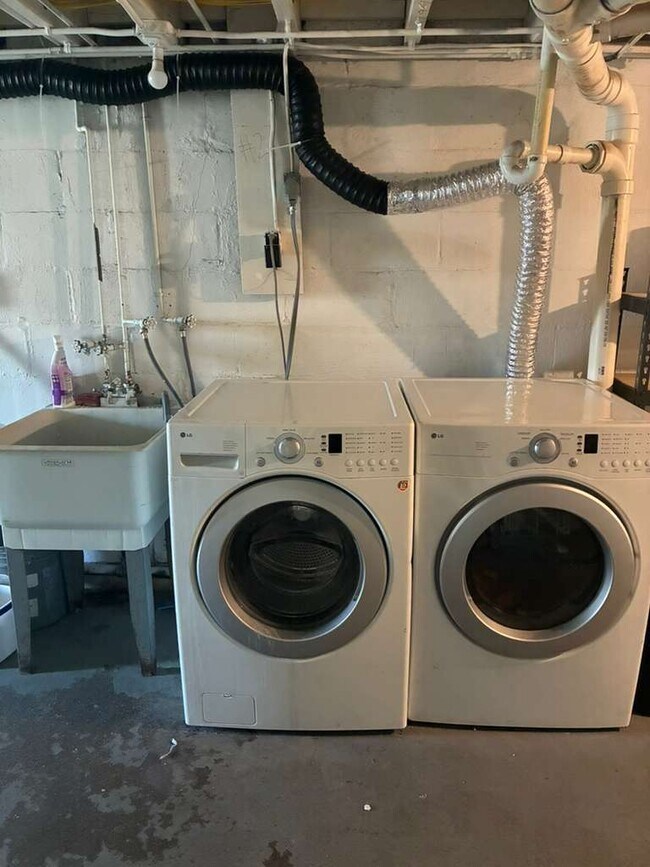 Building Photo - 4136