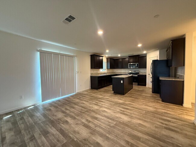 Building Photo - 5531 W Flint Way