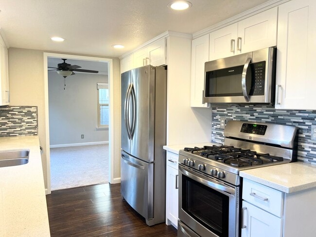 Building Photo - Beautiful Four Bedroom Home in Elk Grove