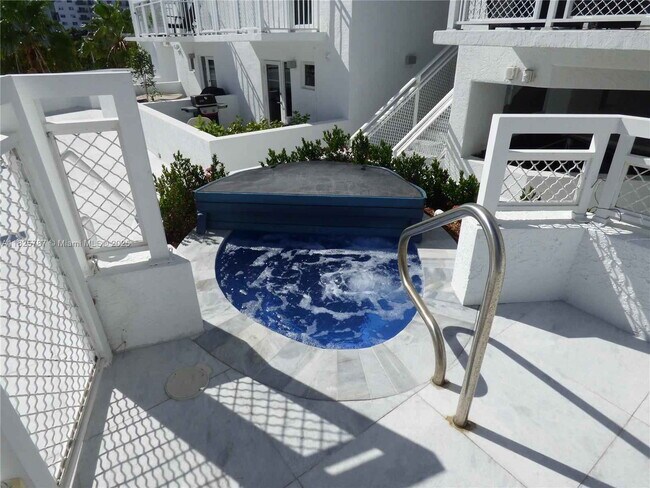 Building Photo - Sunset Harbour Drive, Miami Beach, FL 33139 - 2 BR 2 BA condo