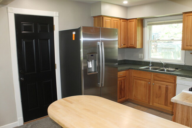 Building Photo - 63 Holly Dr