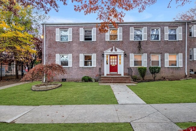 Building Photo - 110-15-110-65 65th Ave