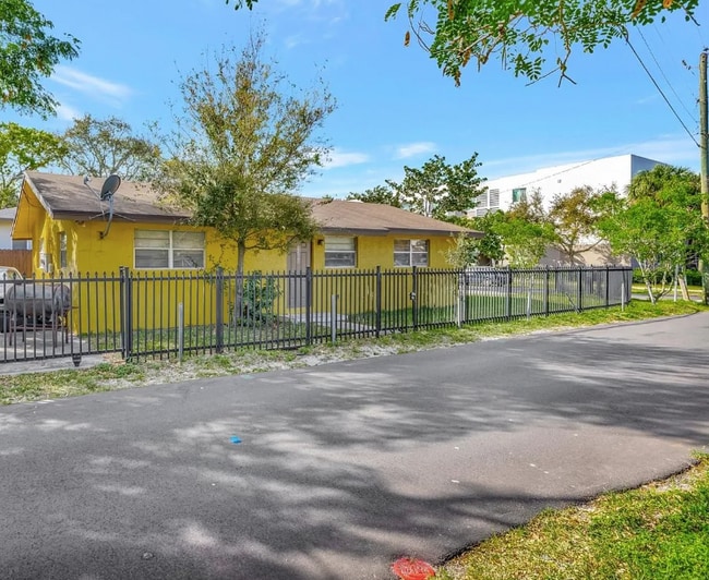 Building Photo - 1300 NW 7th Ave