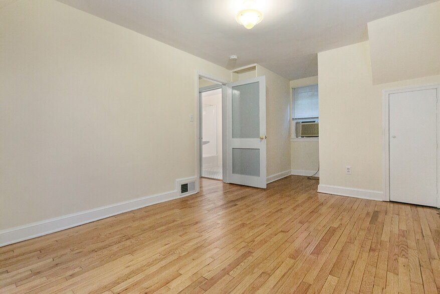 Building Photo - 6809 Rhode Island Ave