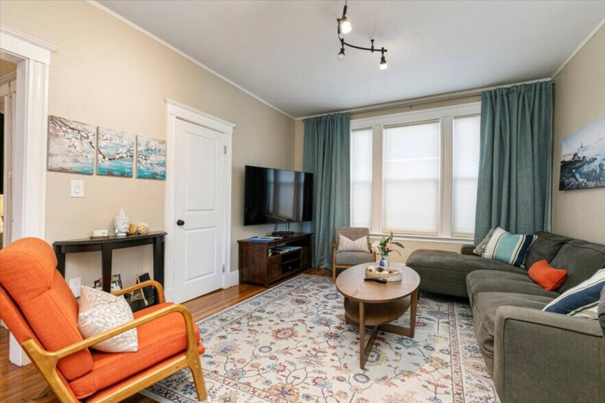 Building Photo - 46 Russell St