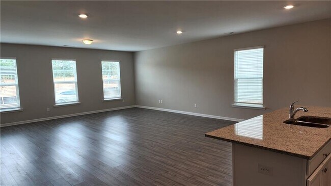 Building Photo - 400 Grey Falcon Ave