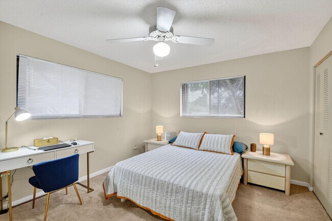 Building Photo - 15 Farnworth Dr