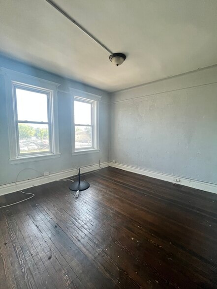 Building Photo - 5 Morton Pl