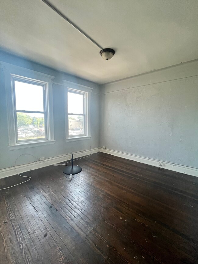 Building Photo - 5 Morton Pl