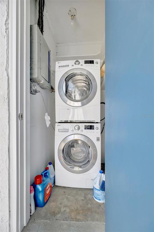 Building Photo - 9819 Hernando Ct