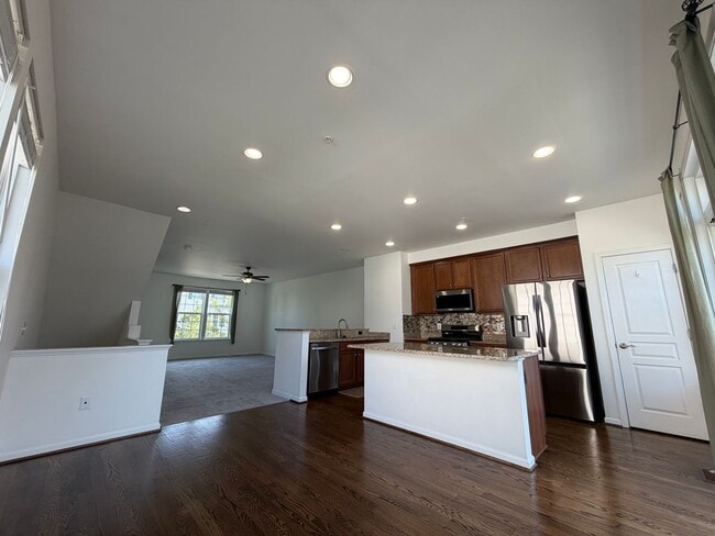 Building Photo - 43561 Marguerite Way