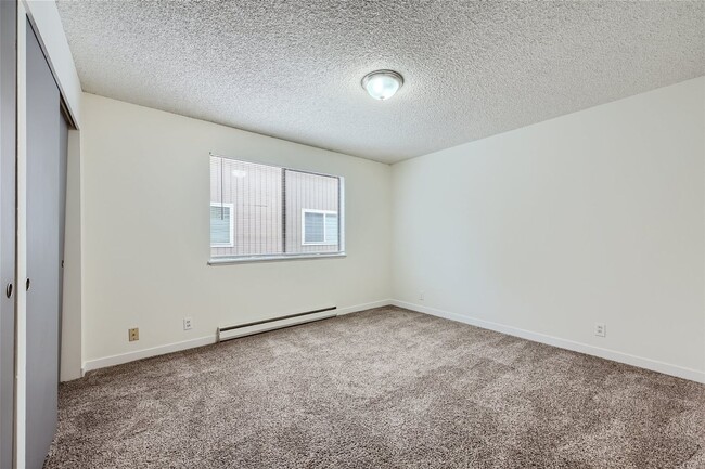 Building Photo - 12737 Greenwood Ave N