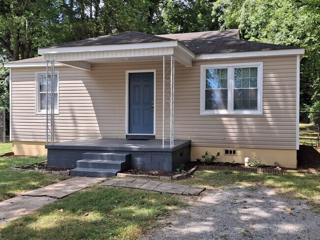 Primary Photo - 825 Crestline Cir NW