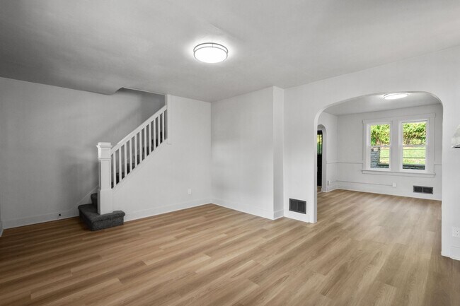 Building Photo - Amazing 3 bedroom home in Wilkinsburg available November 1!