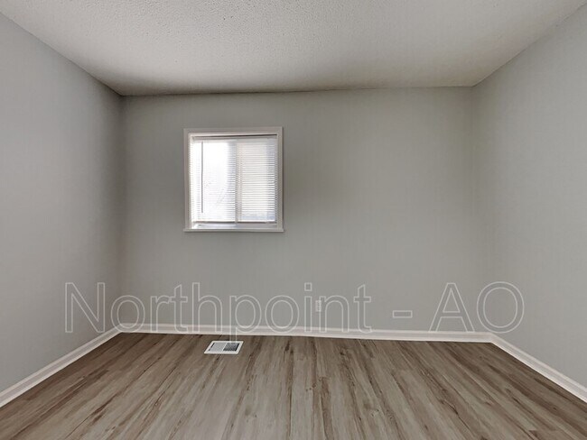 Building Photo - 9652 Ditman Way