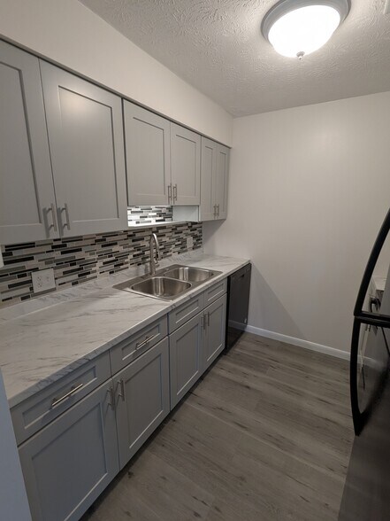 Building Photo - 2207 Spring Park Rd