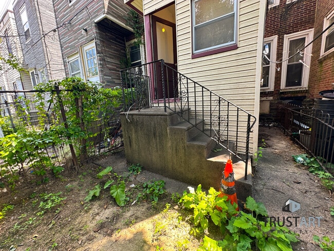 Building Photo - 3 Bedroom townhome in Olney-Oak Lane, Phil...