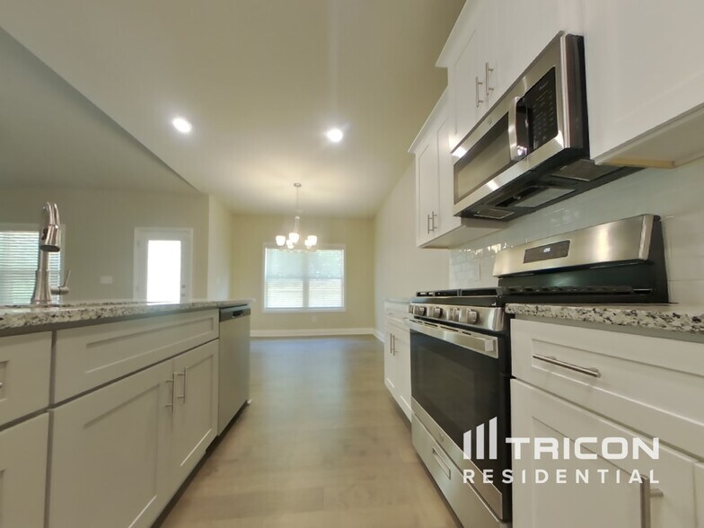 Building Photo - 8315 Loch Lomand Ln