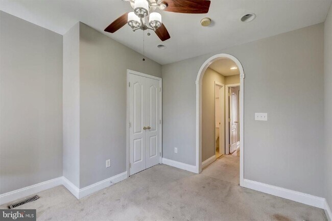 Building Photo - 1102 W Cross St