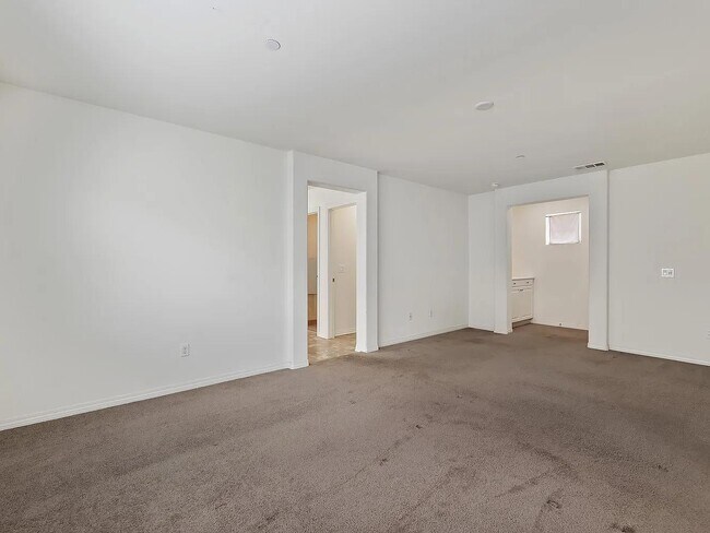Building Photo - 15634 Clove Pl