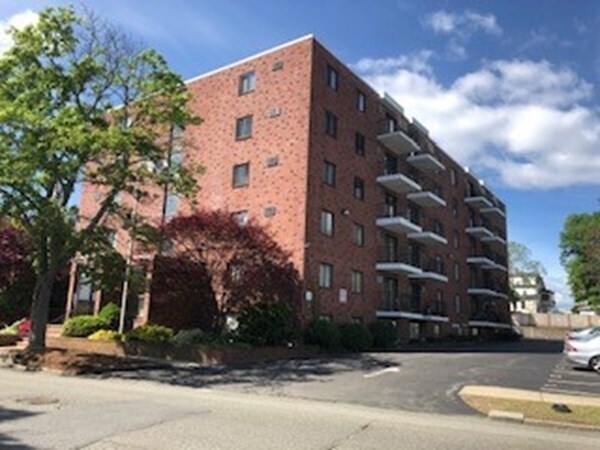 Building Photo - 95 Nahant St