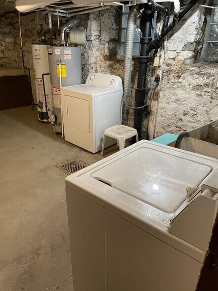 Building Photo - 5422 Howe St