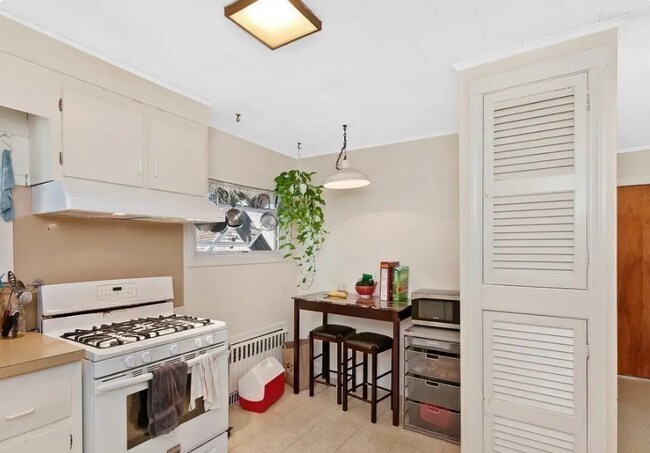 Building Photo - 33 Preston Rd