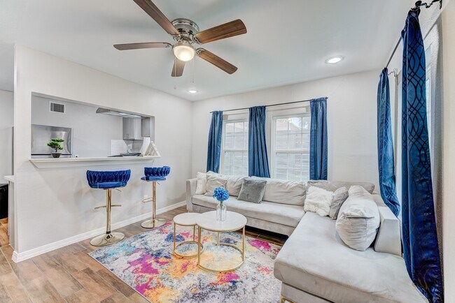 Building Photo - 2720 Truxillo St