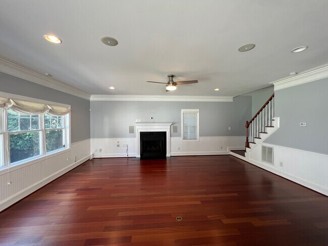 Living area - 1512 Pecan Ave